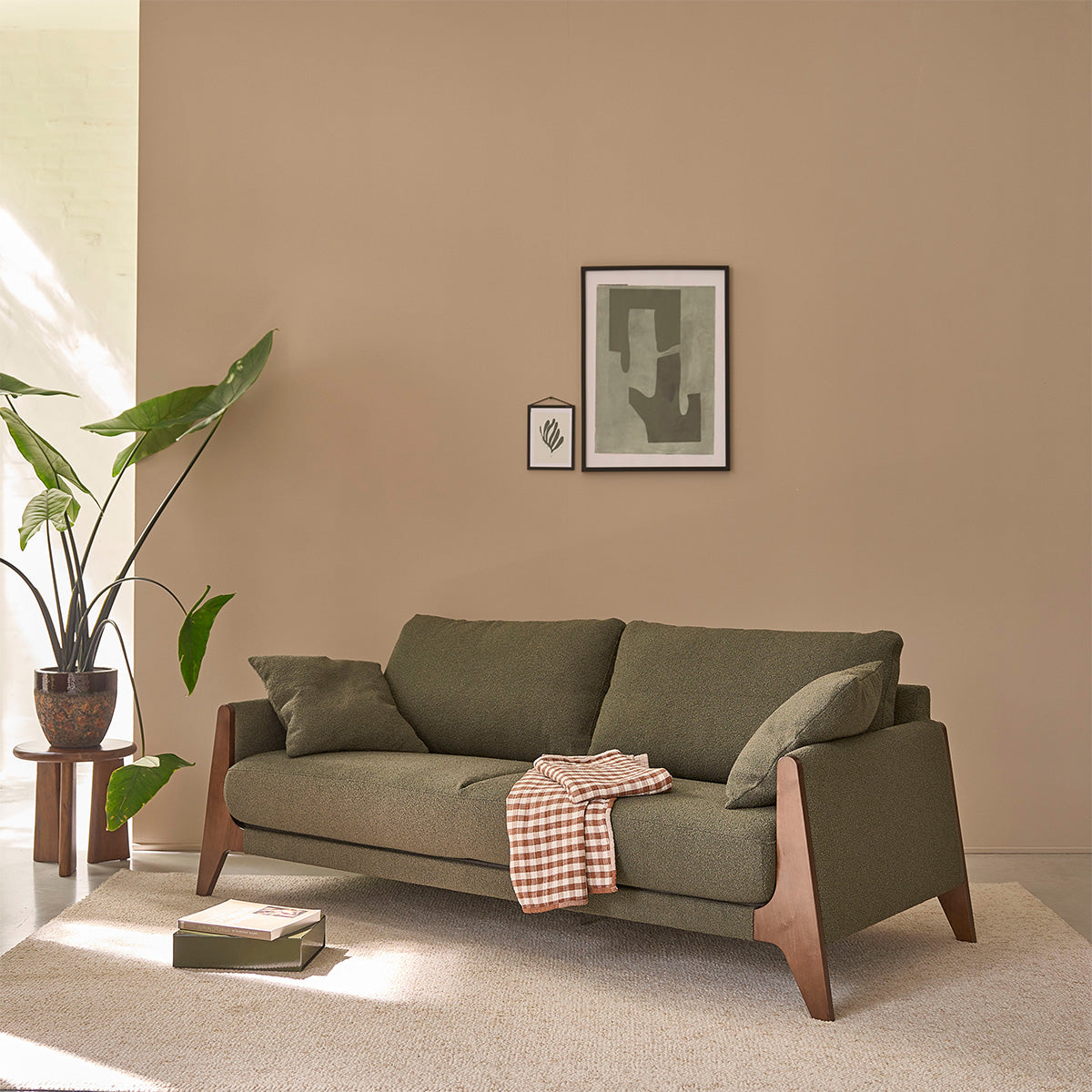 ONDINE - Gerades 3-Sitzer-Sofa aus Massivholz und khakifarbenem Bouclé-Stoff