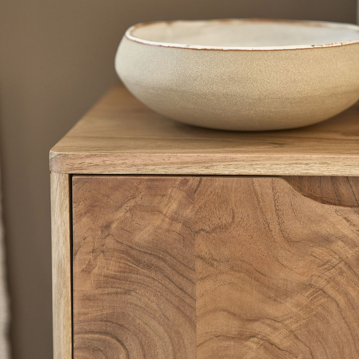 SAMSO - TV-Möbel aus massivem Akazienholz, 139 cm