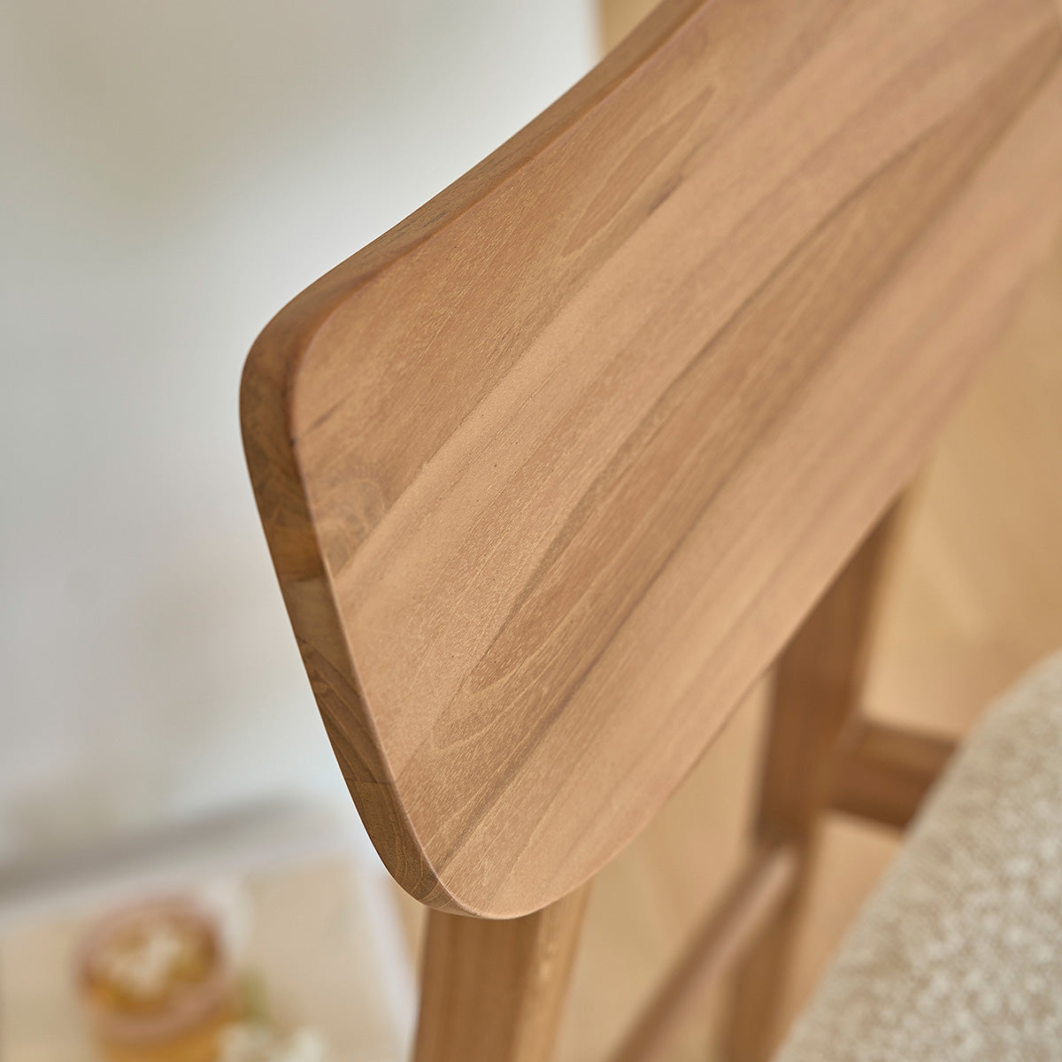 ADELE - Set aus 2 Stühlen aus massivem Teakholz mit Bouclé-Sitz