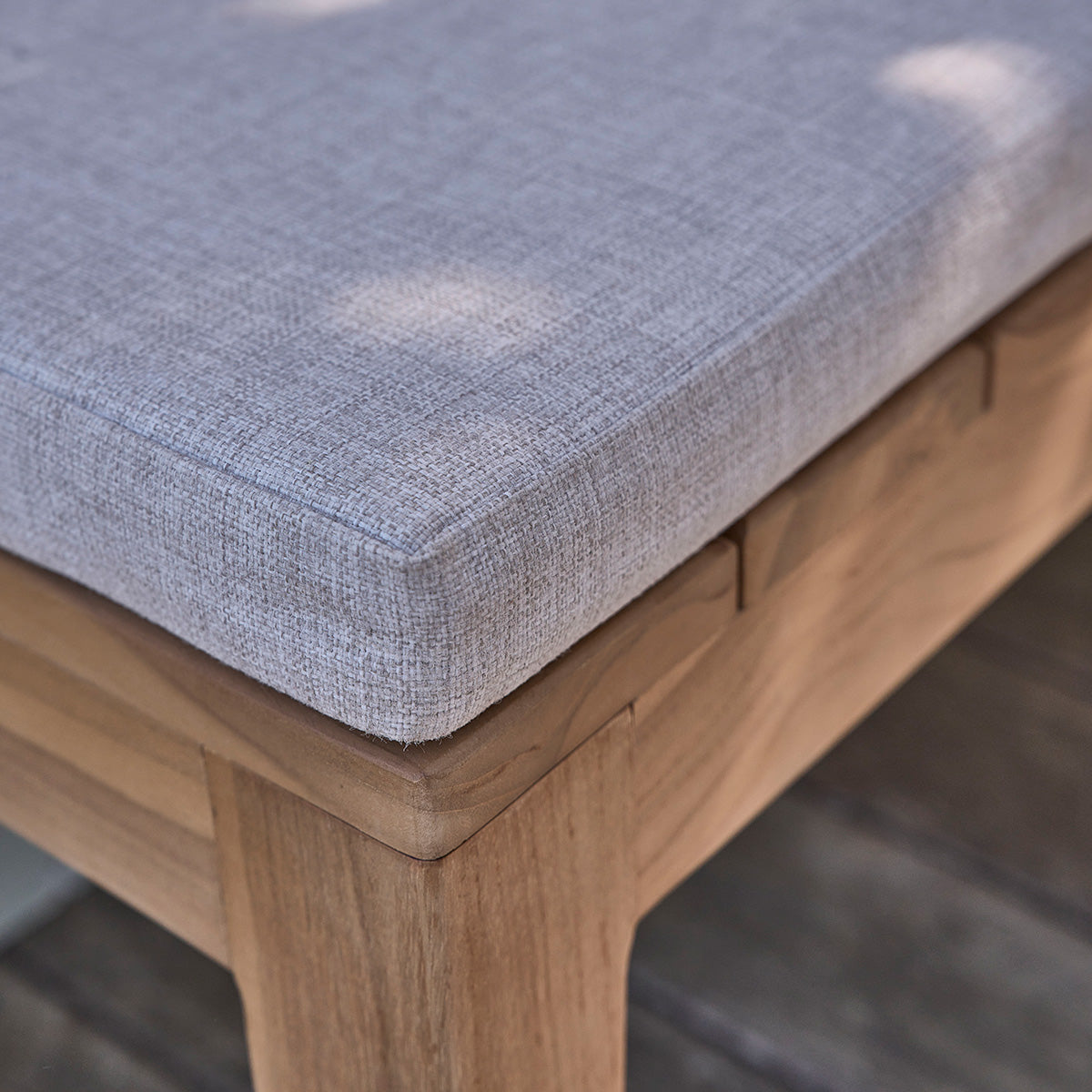 BARI - Gartenbank aus massivem Teakholz 180 cm mit Kissen