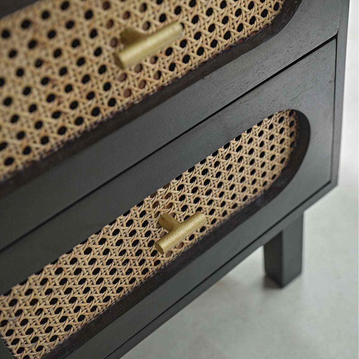 ZULMA - Nachttisch aus massivem Mangoholz und Rohrgeflecht 45 cm