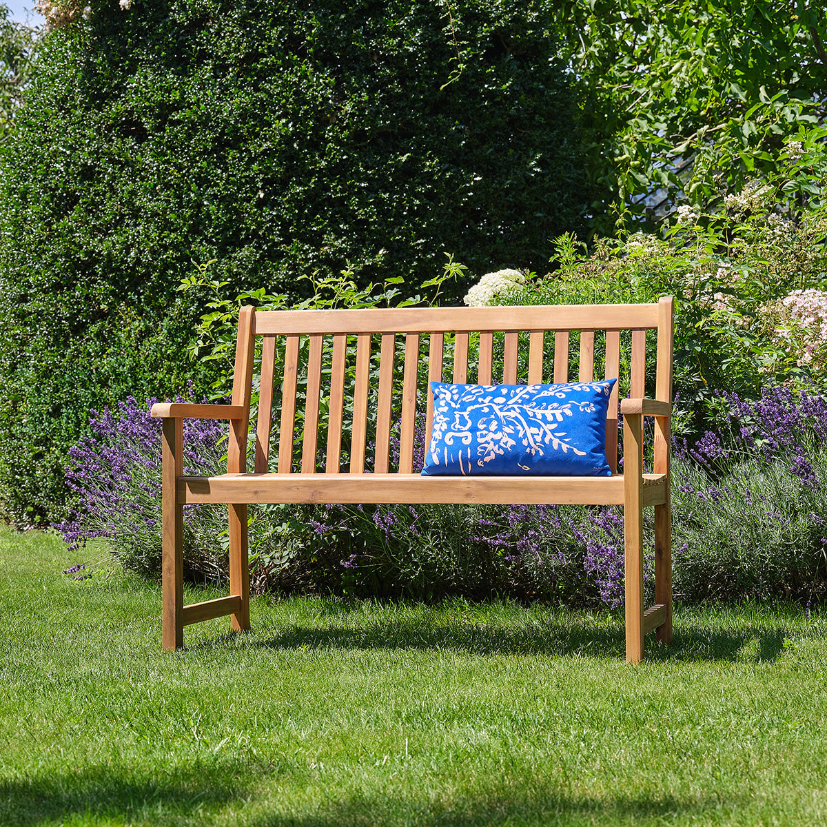 MILOS - Gartenbank aus massivem, geöltem Akazienholz, 120 cm