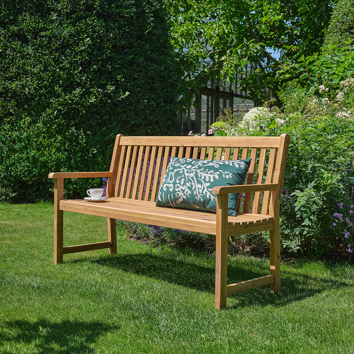 MILOS - Gartenbank aus massivem, geöltem Akazienholz, 150 cm