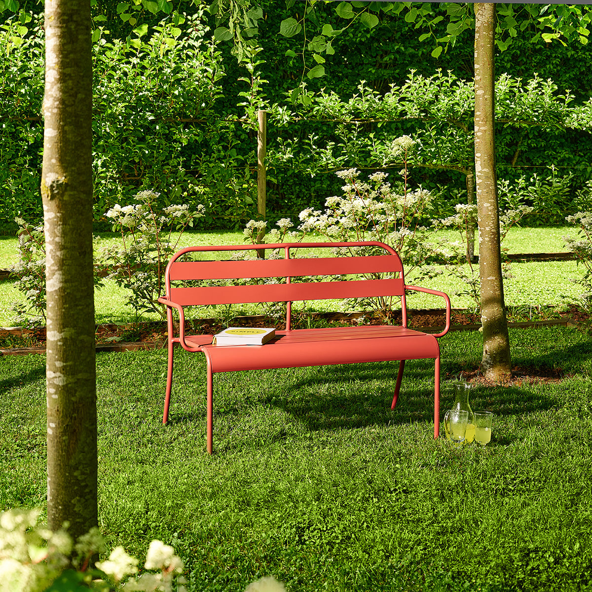 Gartenbank aus Aluminium in Himbeerrot