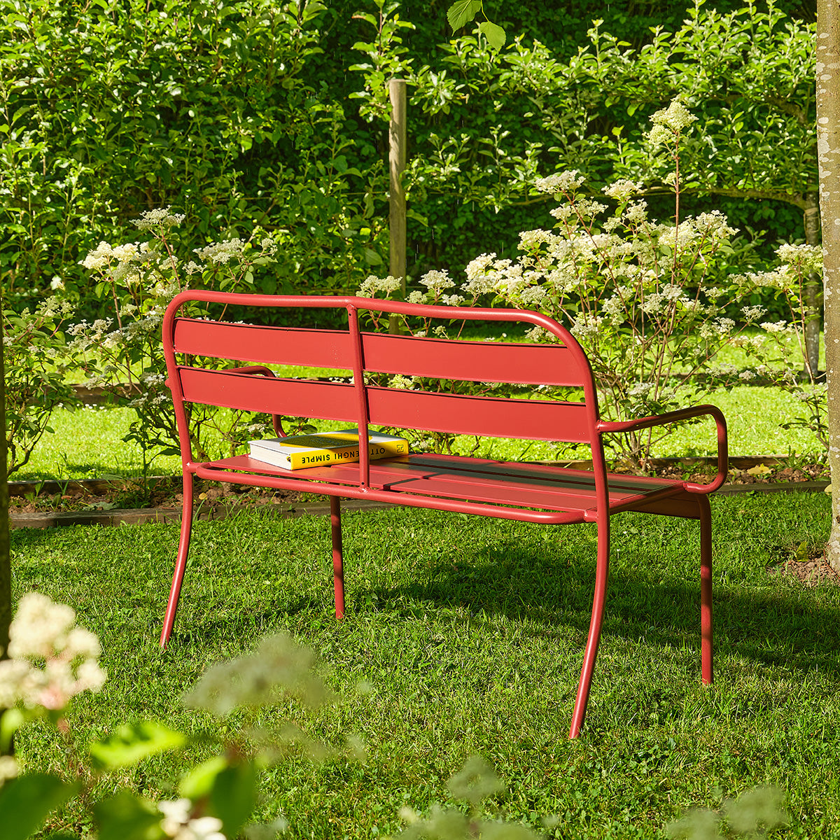 Gartenbank aus Aluminium in Himbeerrot