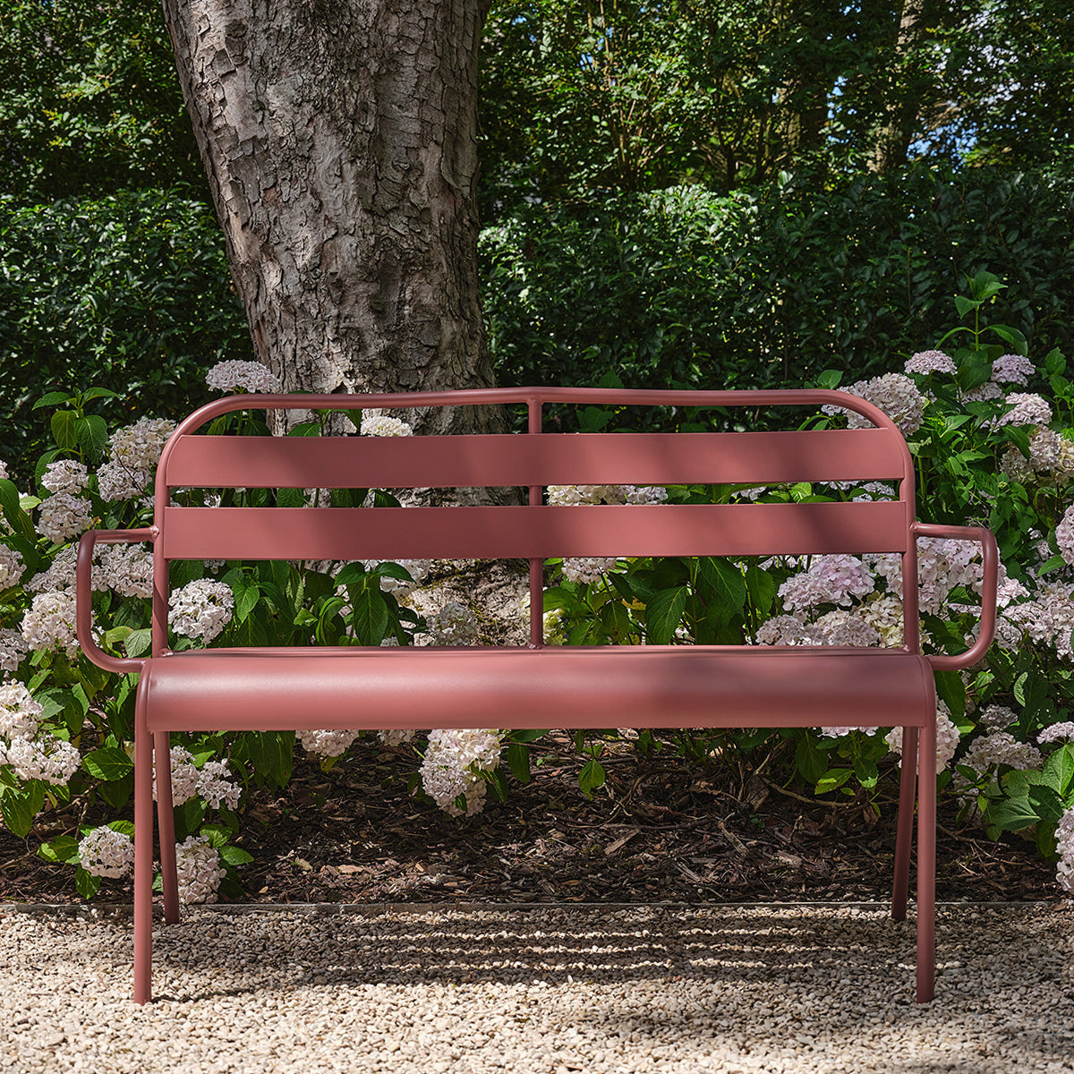 Gartenbank aus Aluminium in Himbeerrot