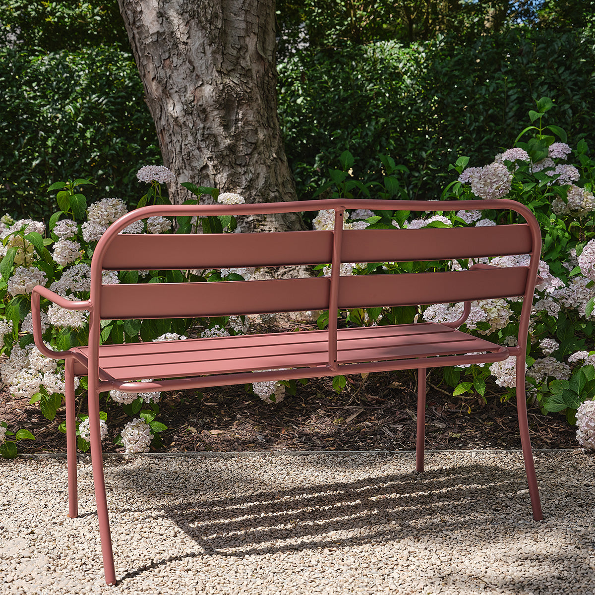 Gartenbank aus Aluminium in Himbeerrot