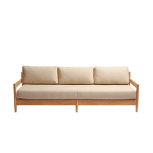 Niedriges Gartensofa aus massivem Teakholz mit beige melierten Kissen, 4-Sitzer