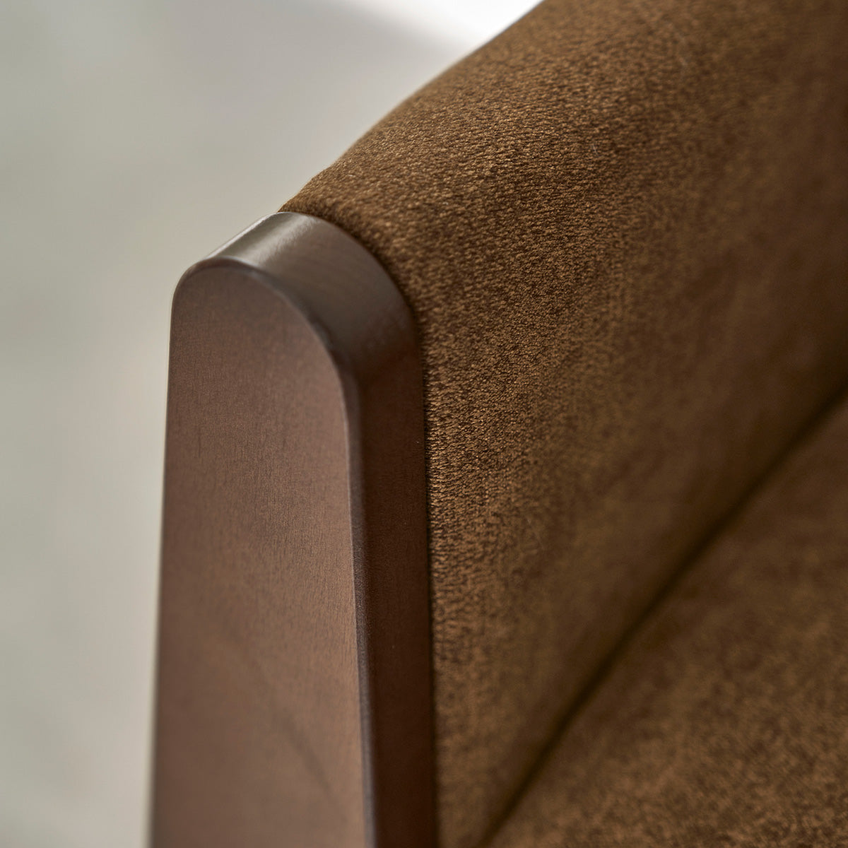 ONDINE - Gerades 3-Sitzer-Sofa aus Massivholz und bronzefarbenem Samtstoff