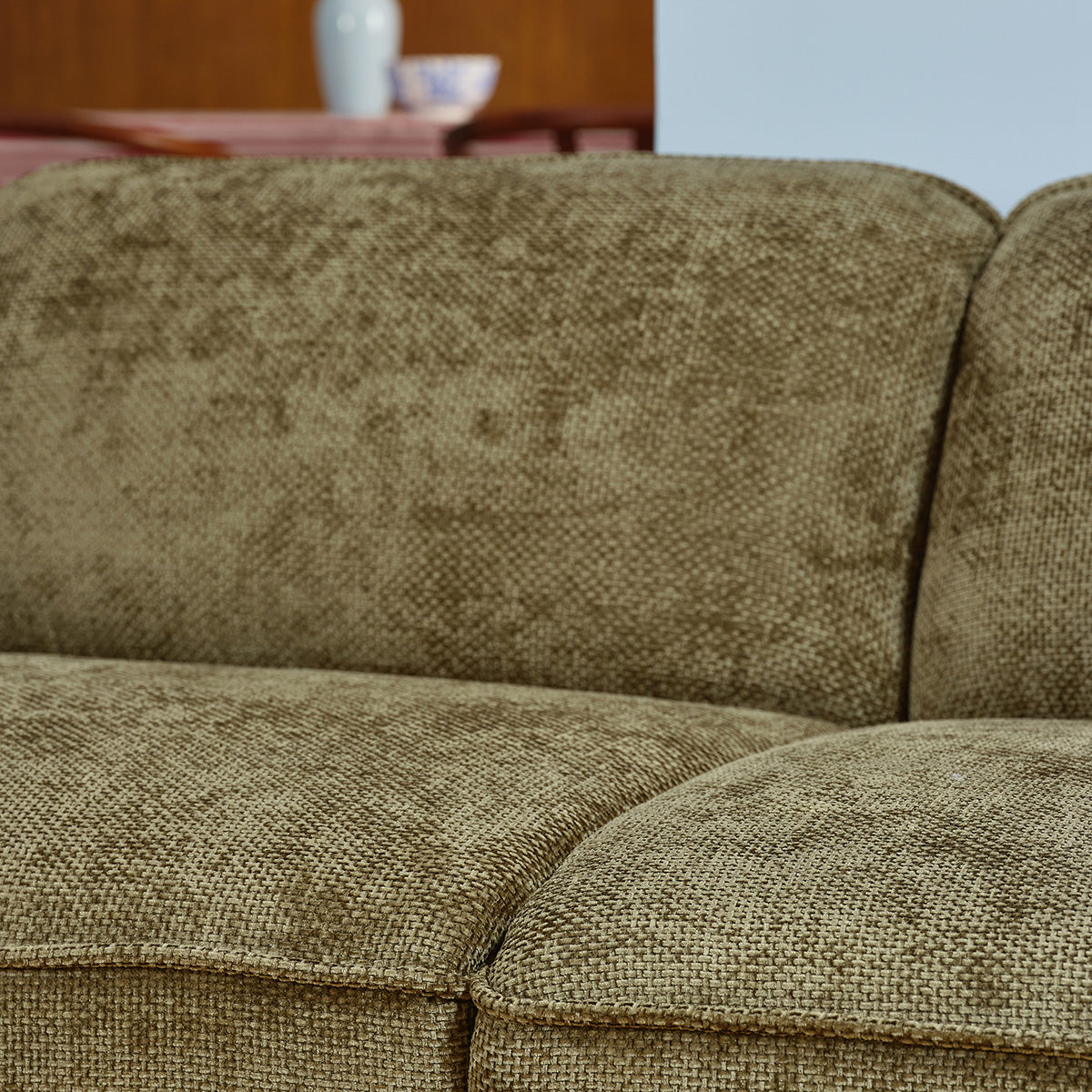 HECTOR - Gerades 3-Sitzer-Sofa aus khakifarbenem geflochtenem Samt