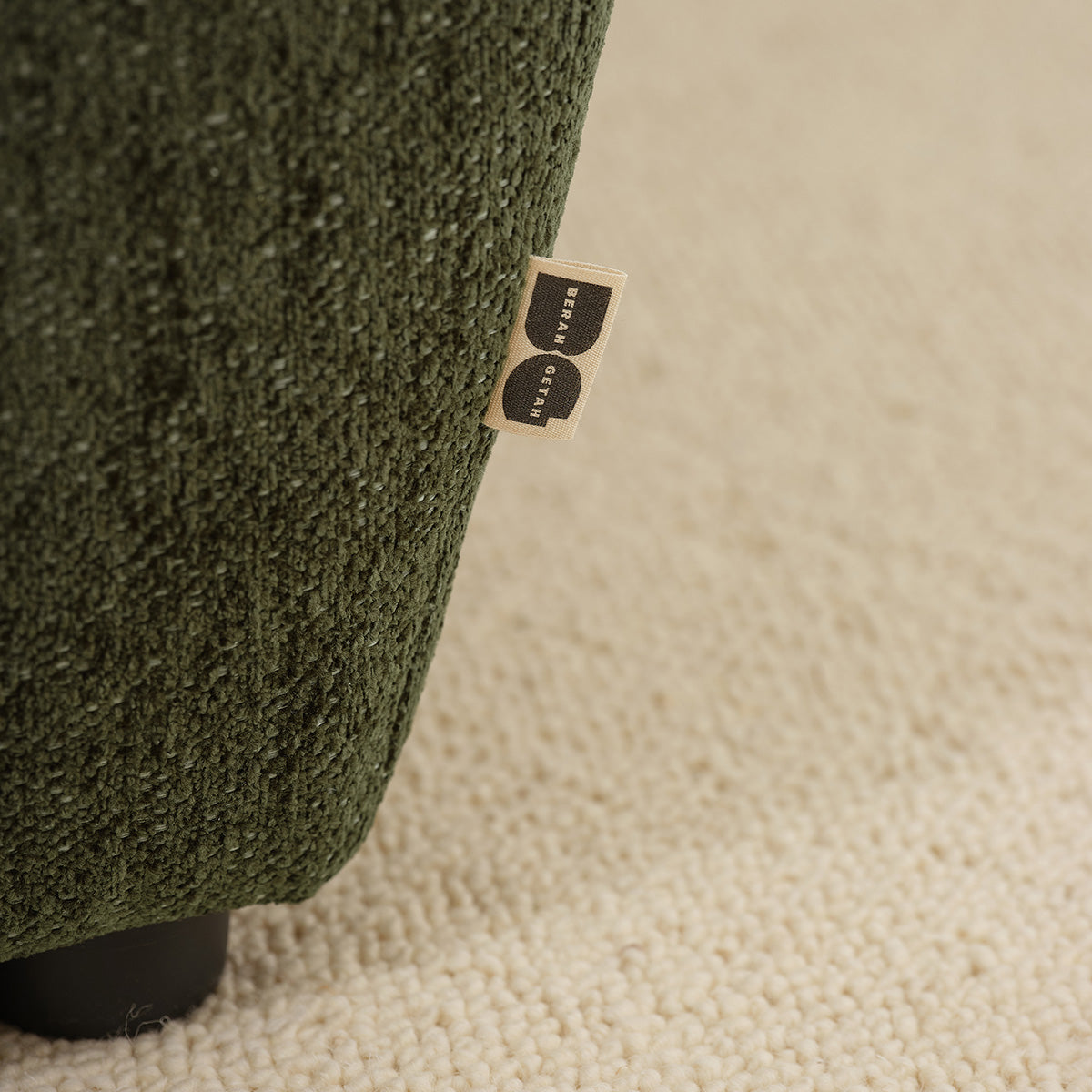 LEOPOLD - Modulares Eckelement aus grün meliertem Chenille
