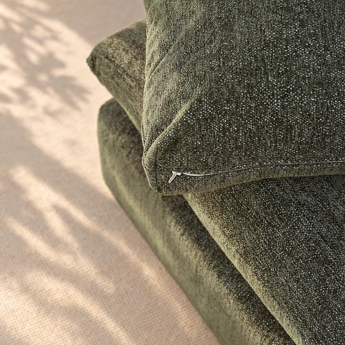 LEOPOLD - Modulares Eckelement aus grün meliertem Chenille