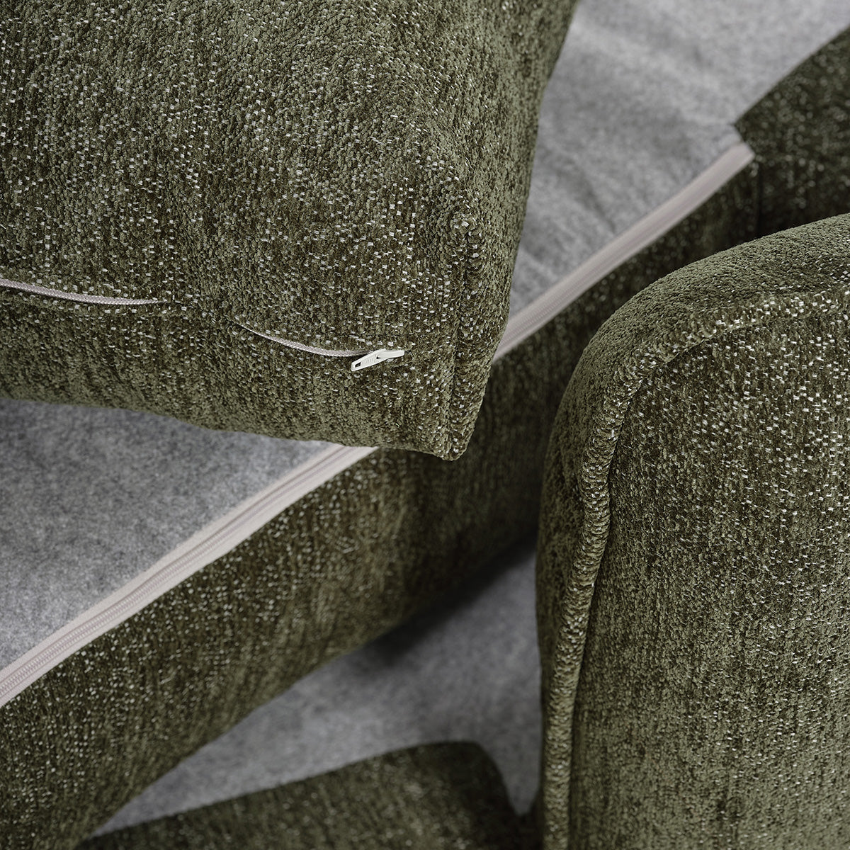 LEOPOLD - Modulares, gerades Tagesbett aus grün meliertem Chenille-Stoff