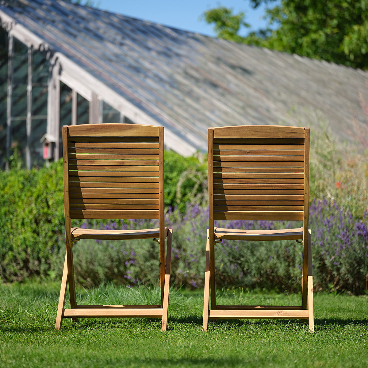 MILOS - Klappbarer Gartenstuhl aus geöltem massivem Akazienholz (2er-Set)