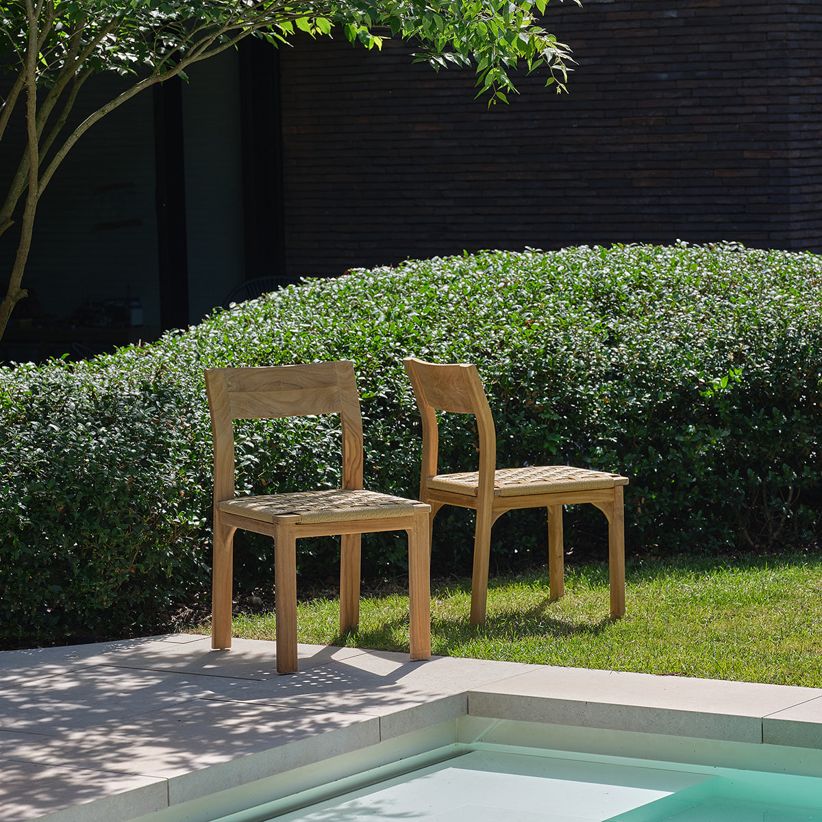 PIANA - Gartenstuhl aus massivem Teakholz und Rattan (2er-Set)