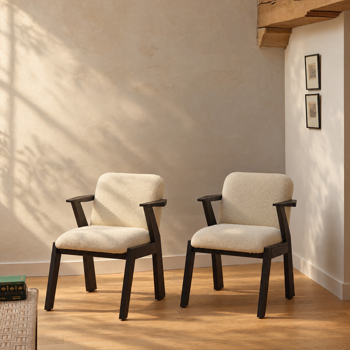 ZOLA - 2er-Set Stühle aus schwarzem Mindi-Massivholz und cremefarbenem Bouclé-Stoff