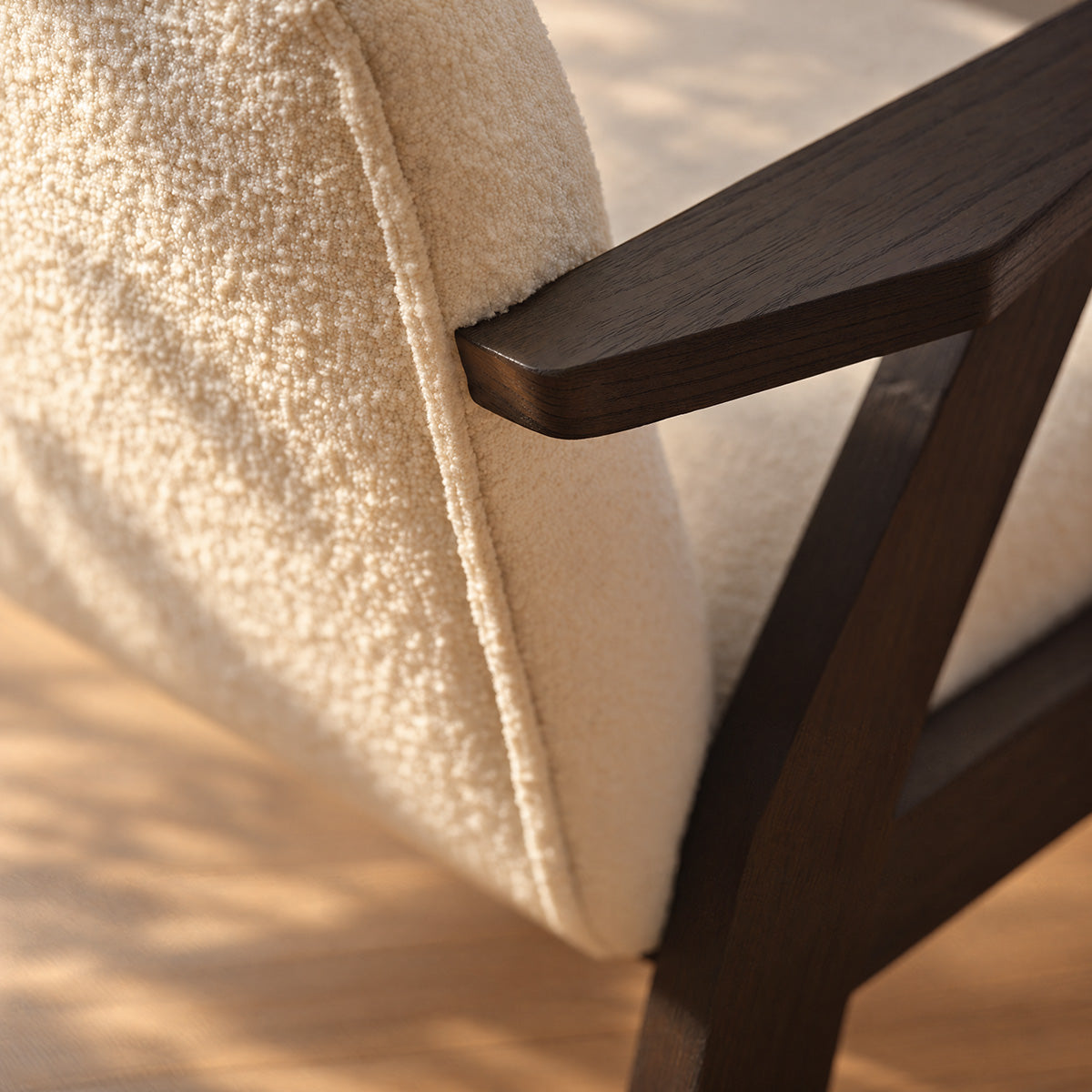 ZOLA - 2er-Set Stühle aus schwarzem Mindi-Massivholz und cremefarbenem Bouclé-Stoff