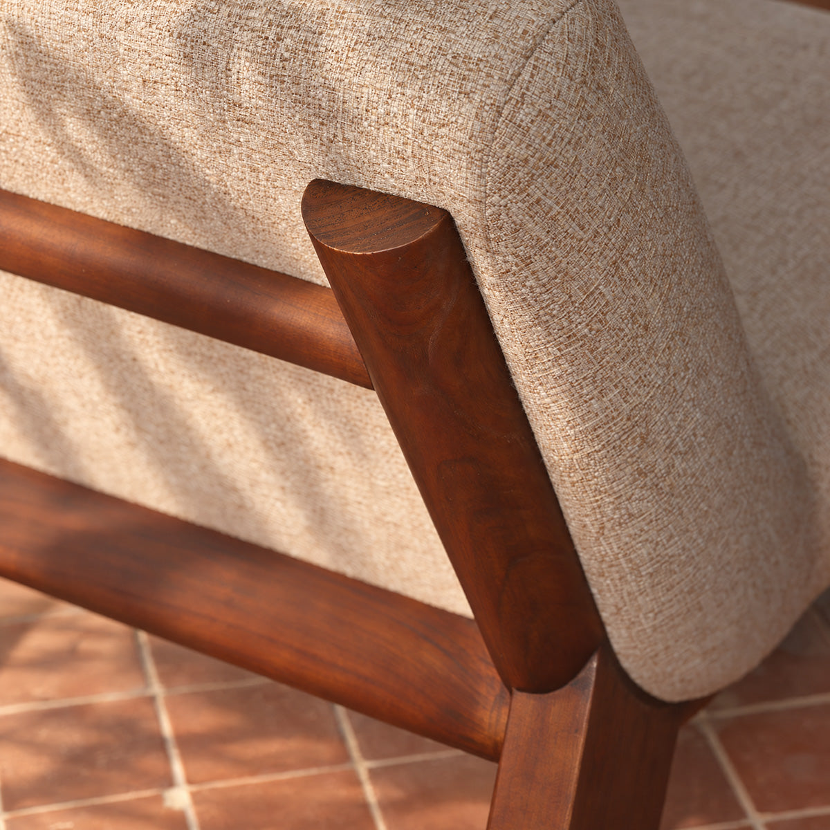 ANOUK - Sessel aus massivem Mindi-Holz und beige meliertem Stoff