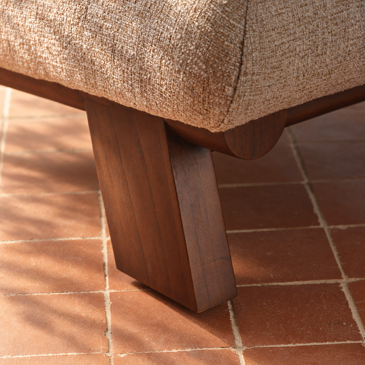 ANOUK - Sessel aus massivem Mindi-Holz und beige meliertem Stoff