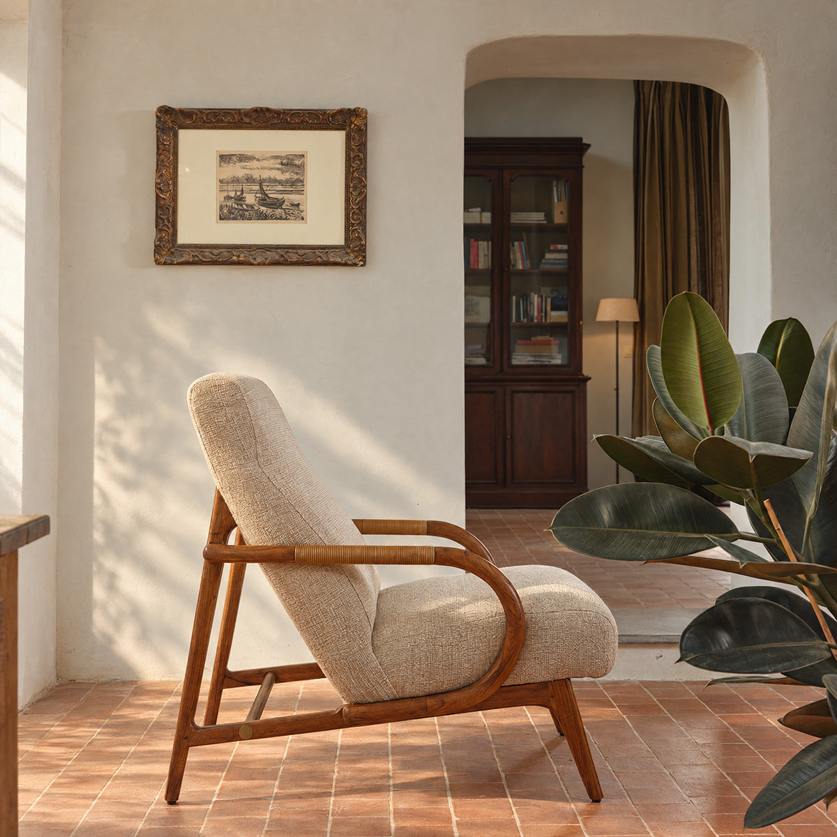 GABIN - Sessel aus massivem Mindi-Holz, Rattan und beige meliertem Stoff