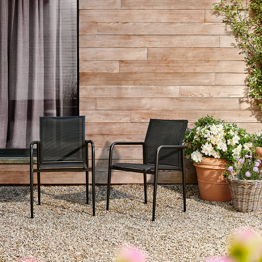 BASALT - Gartenstuhl aus Aluminium und mattschwarzem Textilene (2er-Set)