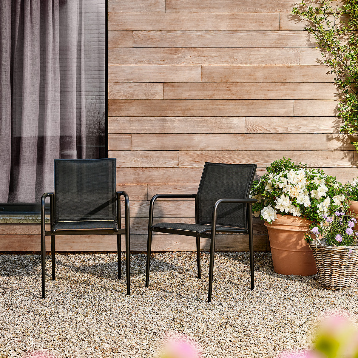 BASALT - Gartenstuhl aus Aluminium und mattschwarzem Textilene (2er-Set)