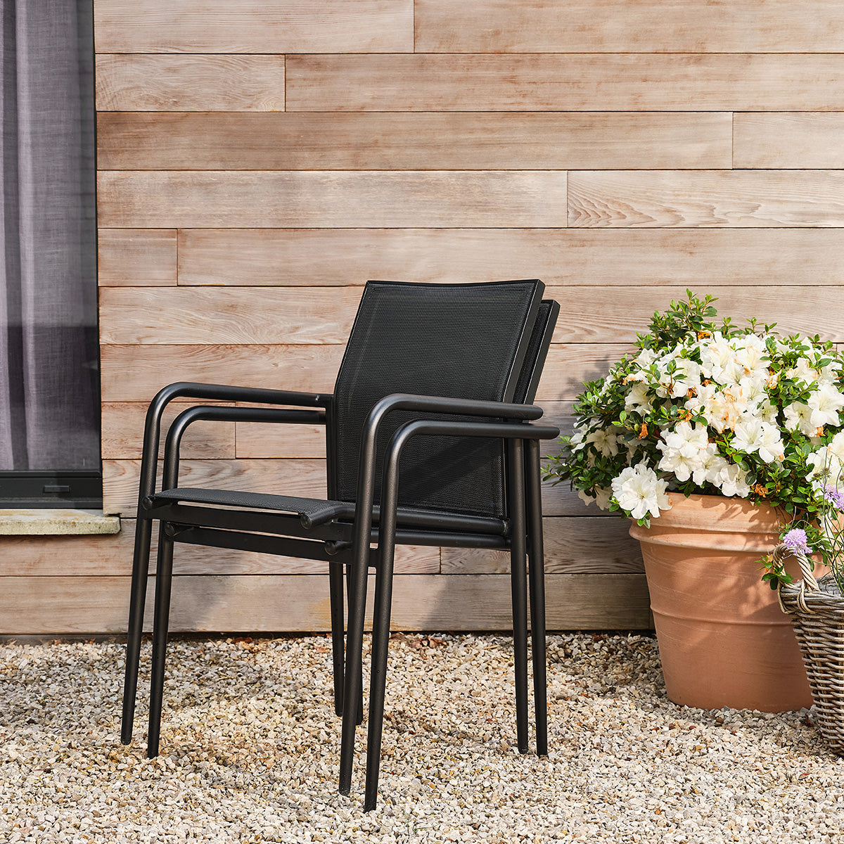 BASALT - Gartenstuhl aus Aluminium und mattschwarzem Textilene (2er-Set)