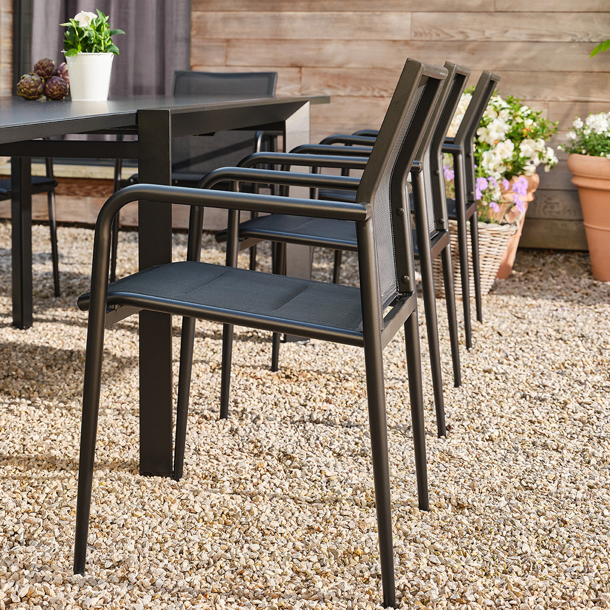 BASALT - Gartenstuhl aus Aluminium und mattschwarzem Textilene (2er-Set)