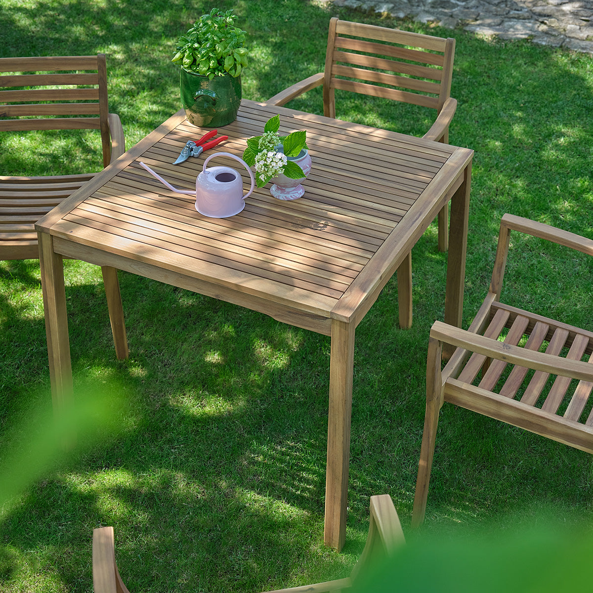 MILOS - Gartensessel aus geöltem massivem Akazienholz (4er-Set)