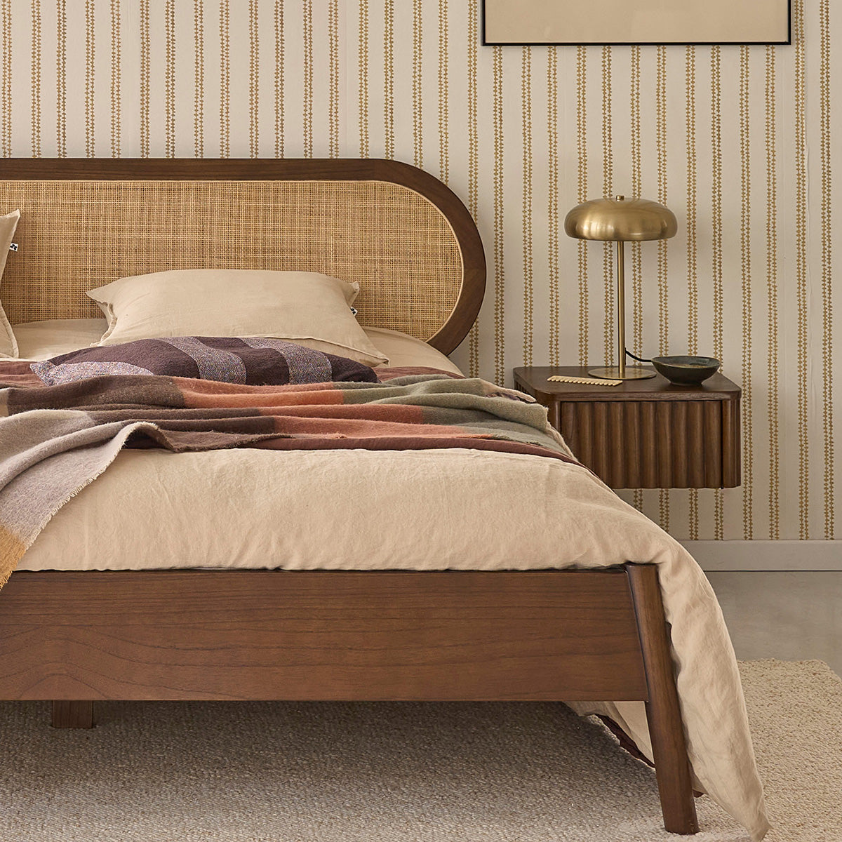 LILA - Bett aus Mindi-Holz und Rohrgeflecht mit Walnuss-Finish, 160 cm, mit Lattenrost