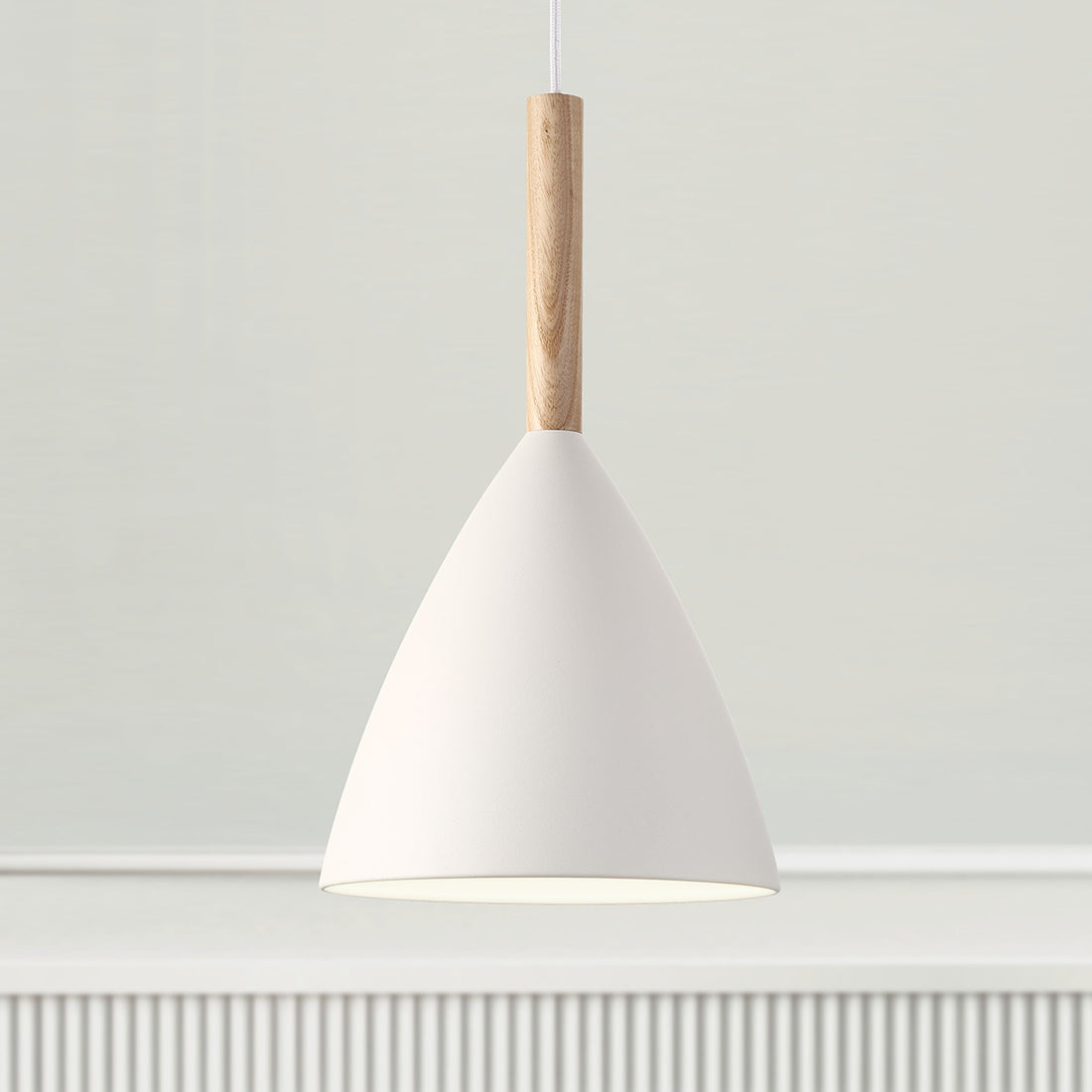 Pendelleuchte aus Metall und Holz Ø 20 cm weiß