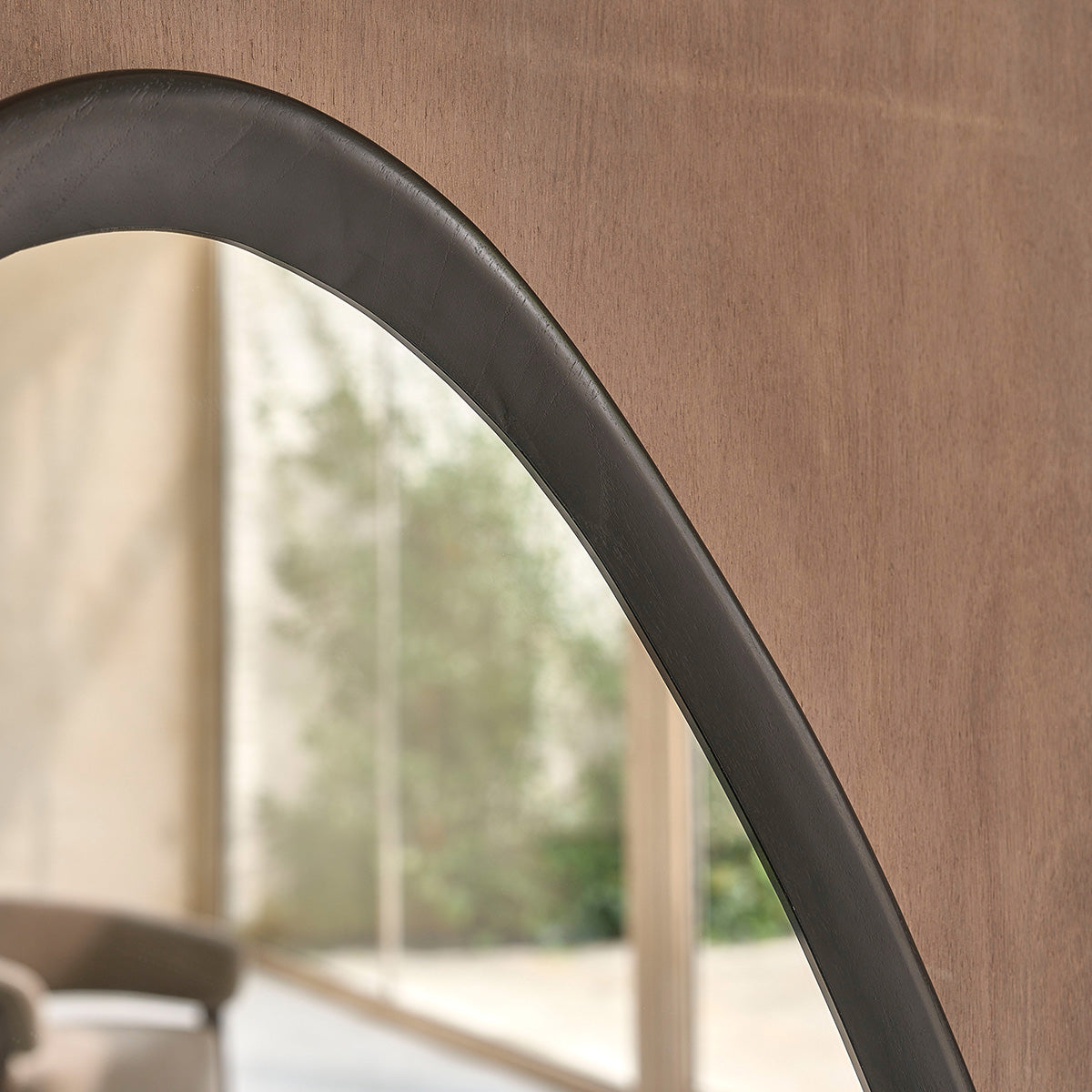 THELMA - Organischer Spiegel aus schwarzem Mindi-Holz, 90 x 60 cm
