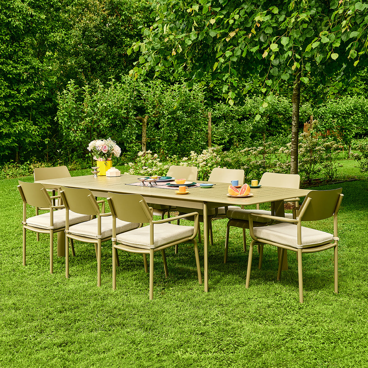 SARO - Ausziehbare Gartenmöbel aus Aluminium in Hellkhaki für 6–10 Personen