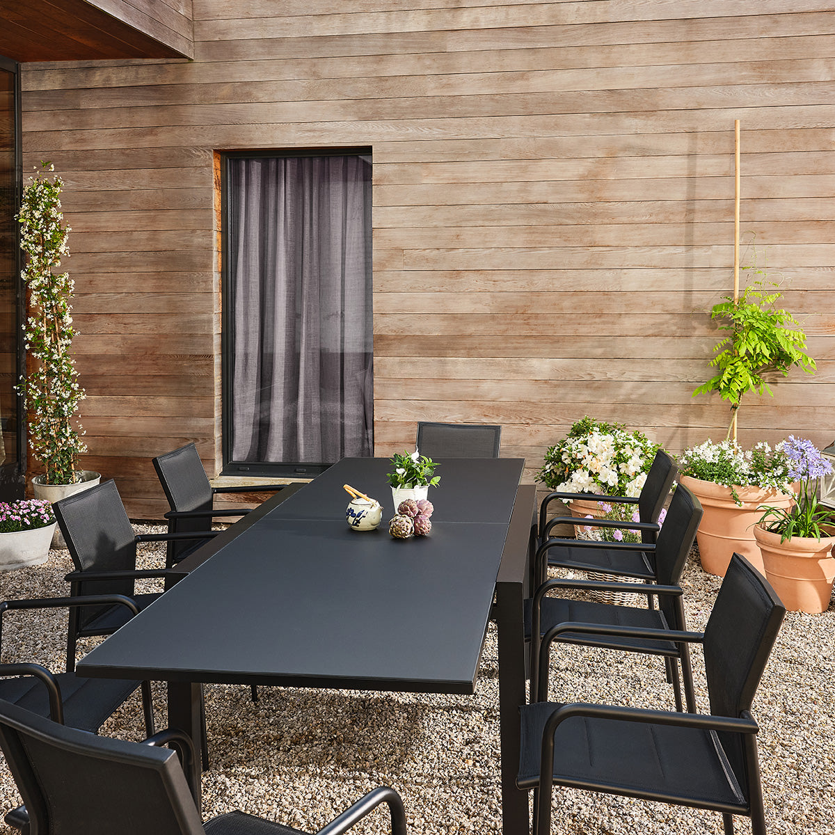 BASALT - Gartenmöbel aus Aluminium und schwarzem, dehnbarem Textilene für 6–10 Personen