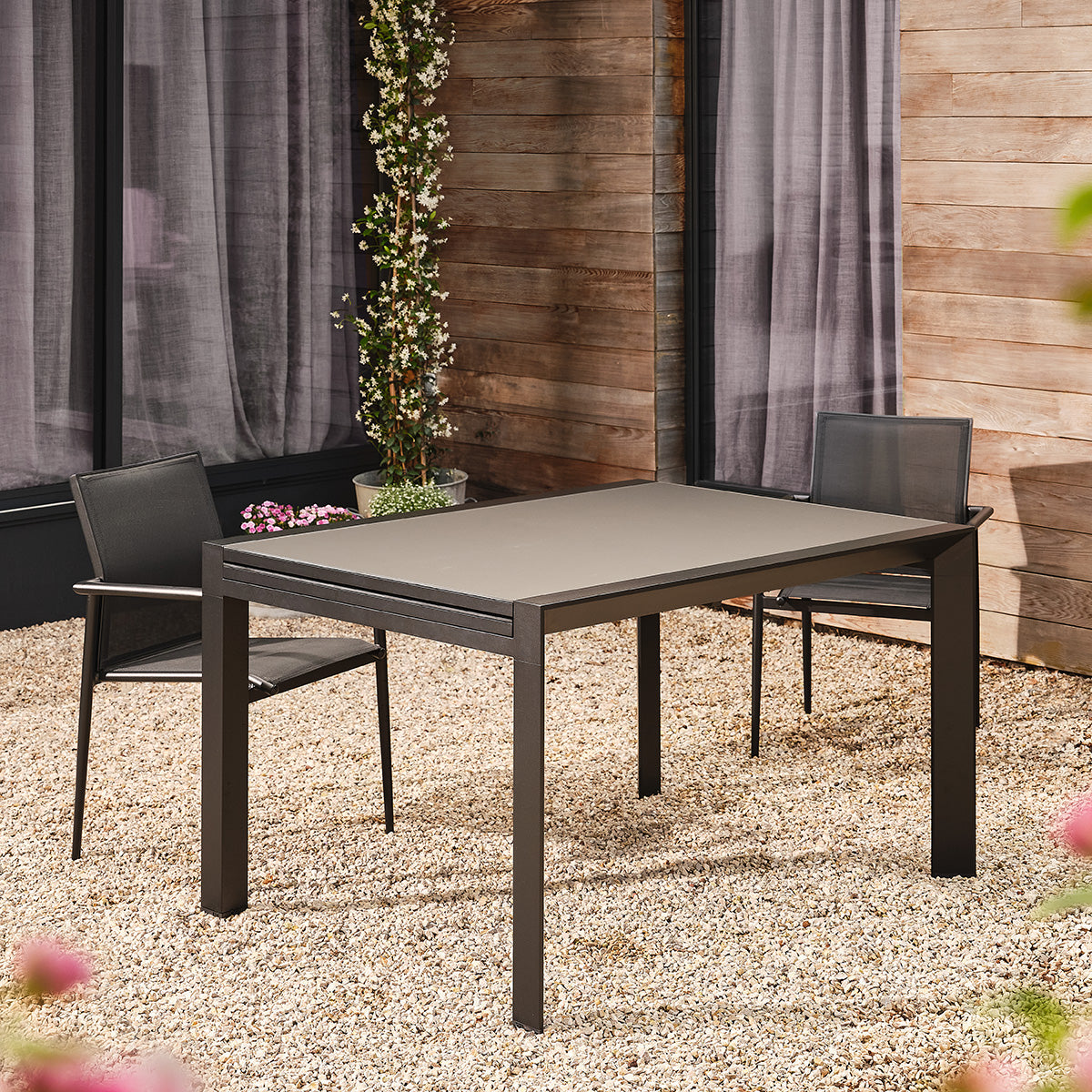 BASALT - Gartenmöbel aus Aluminium und schwarzem, dehnbarem Textilene für 6–10 Personen