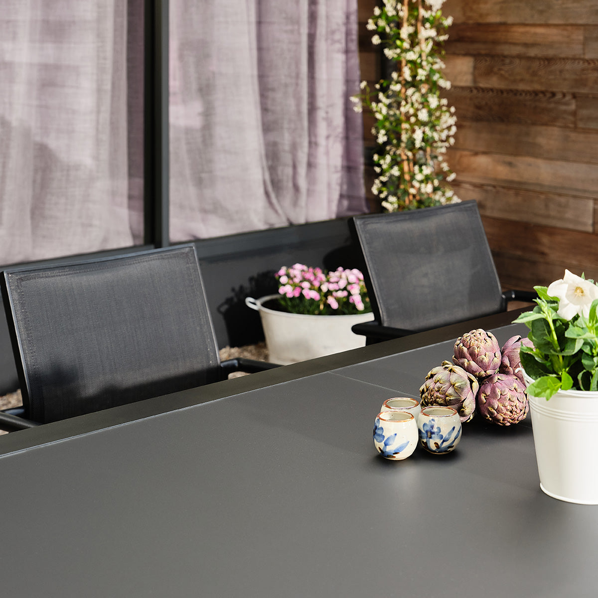 BASALT - Gartenmöbel aus Aluminium und schwarzem, dehnbarem Textilene für 6–10 Personen