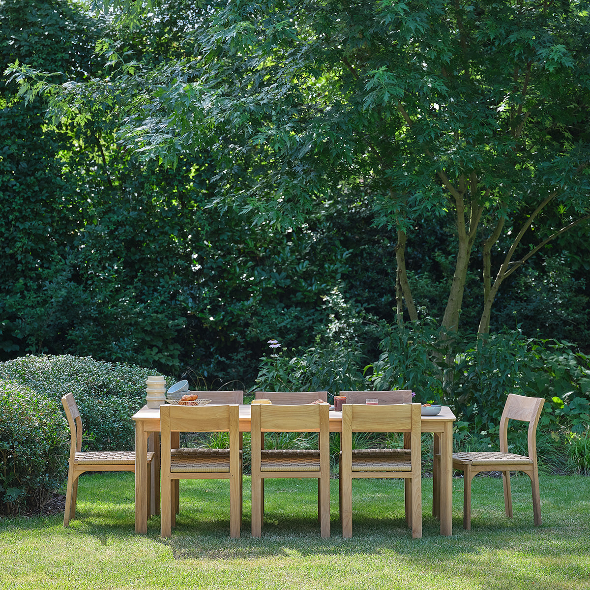 PIANA - Gartenmöbel aus massivem Teakholz und Rattan für 8 Personen.
