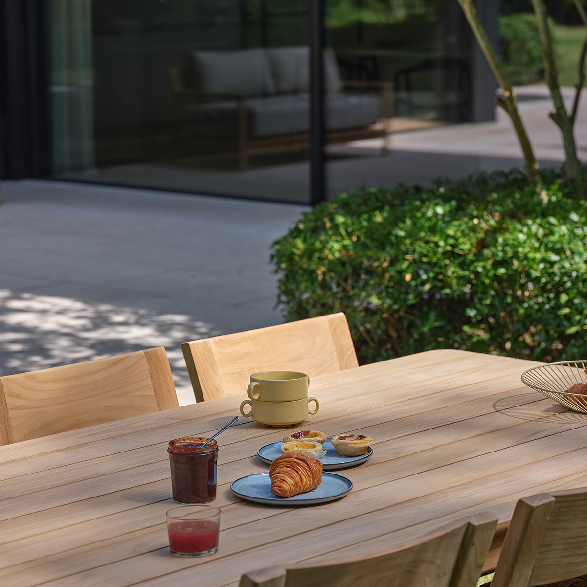 PIANA - Gartenmöbel aus massivem Teakholz und Rattan für 8 Personen.