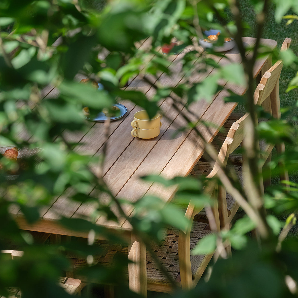 PIANA - Gartenmöbel aus massivem Teakholz und Rattan für 8 Personen.