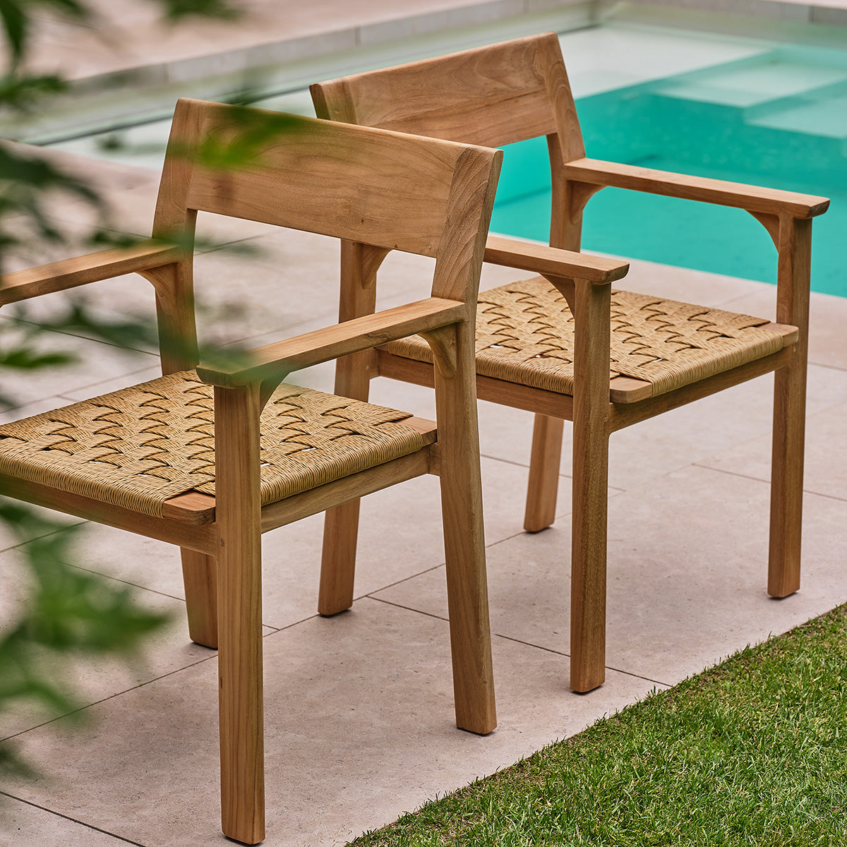 PIANA - Gartenmöbel aus massivem Teakholz und Rattan für 6 Personen.