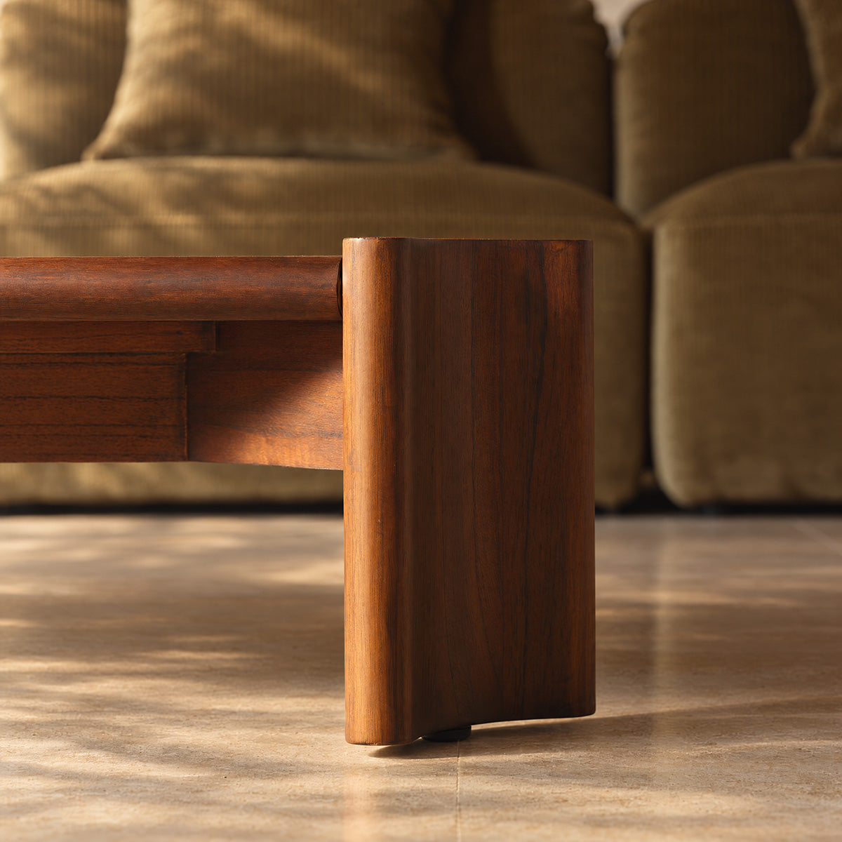 ALVAR - Couchtisch aus Mindi, 120 cm