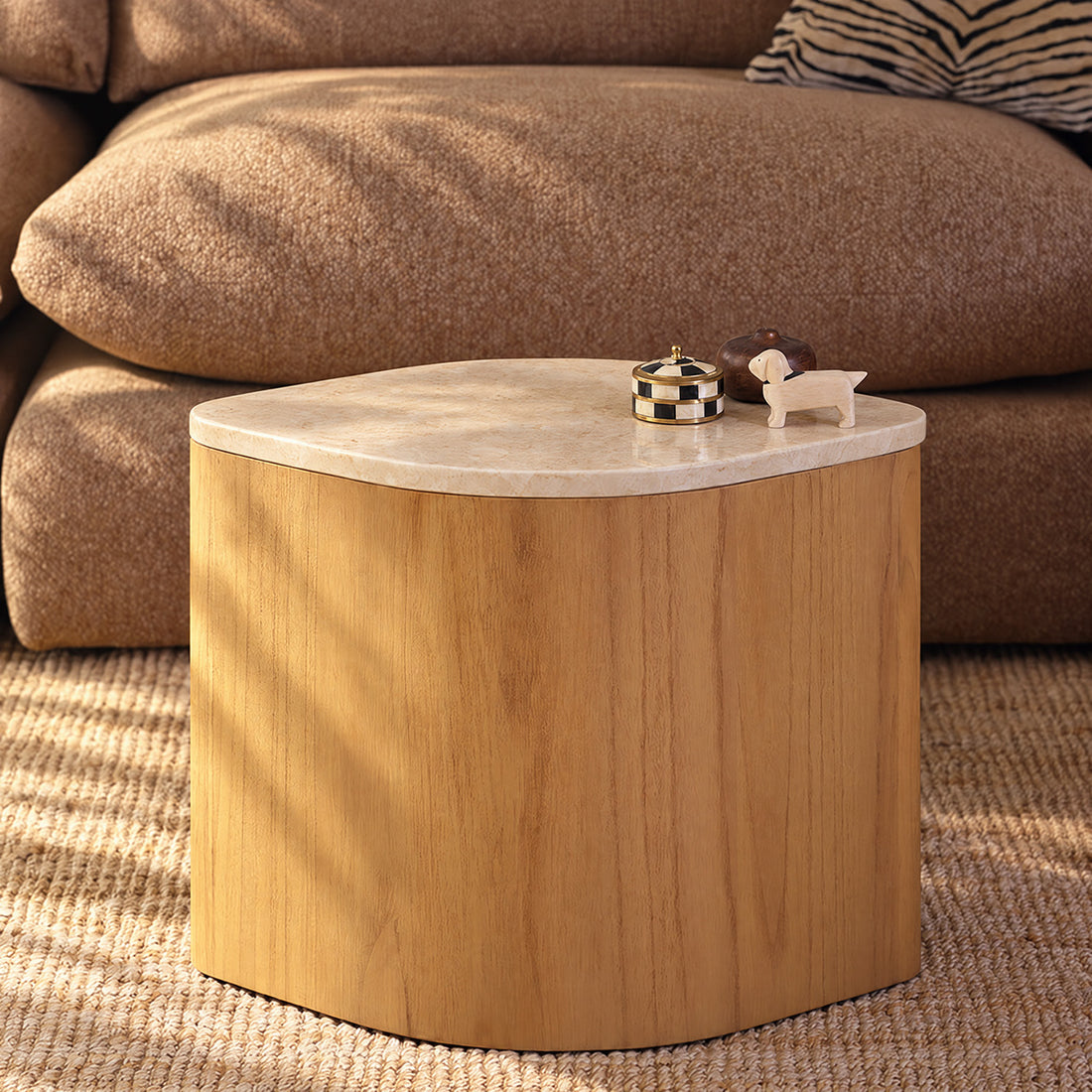 ADA - Couchtisch aus naturbelassenem Mindi-Massivholz und Marmor, 56,5 cm