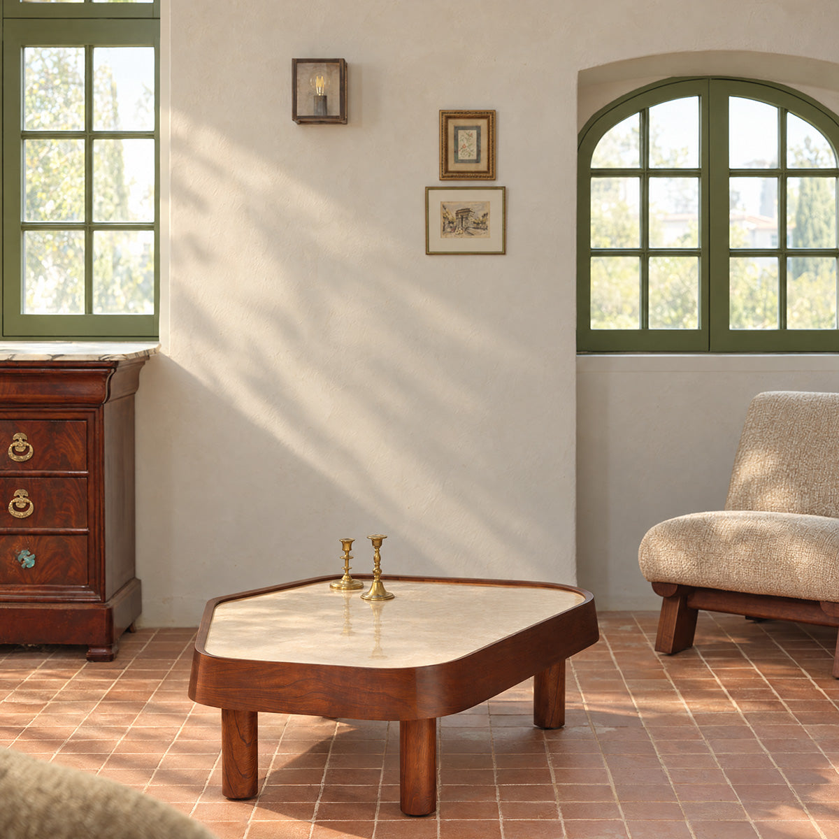 SIMONE - Couchtisch aus massivem Mindi-Holz und Marmor