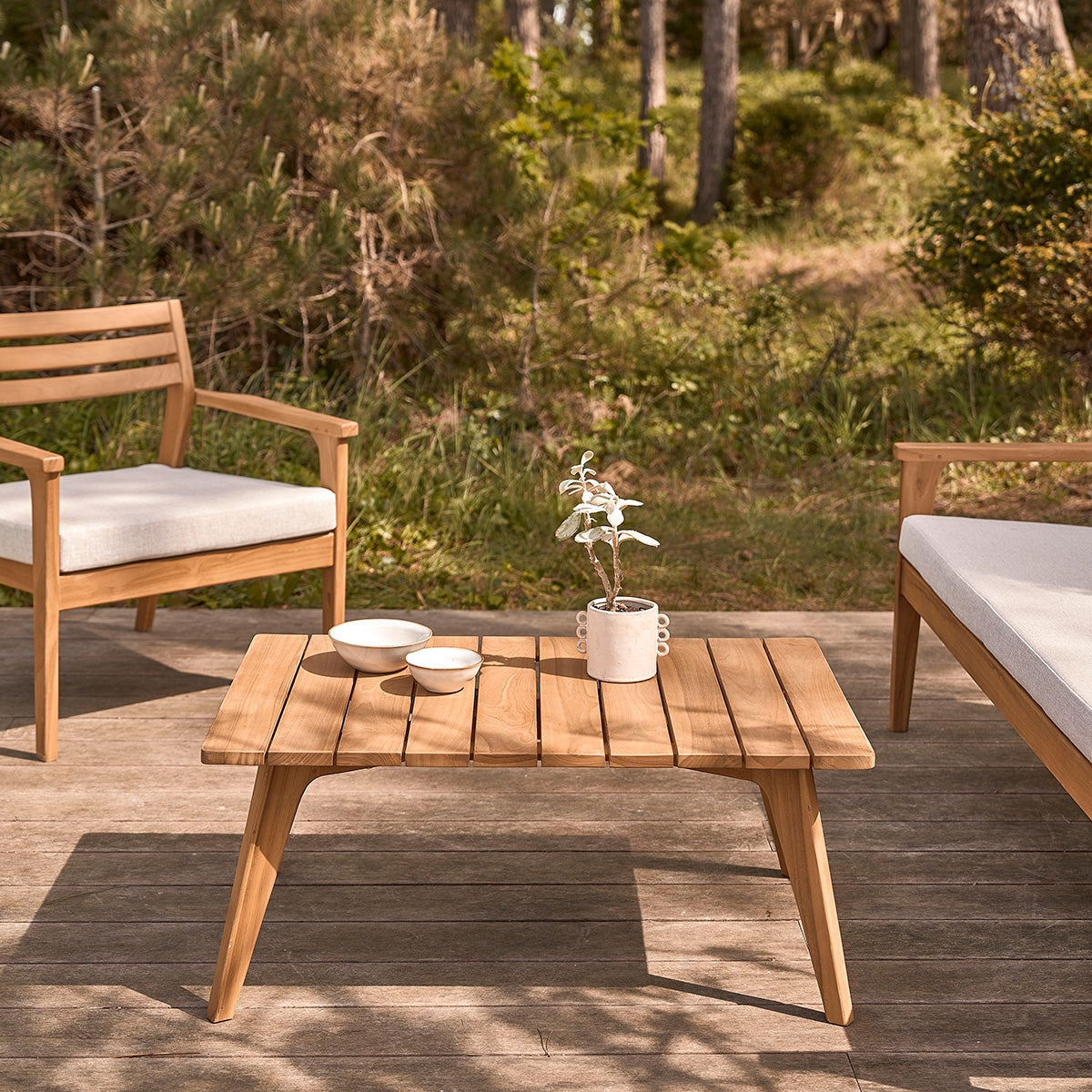 BARI - Garten-Couchtisch aus massivem Teakholz