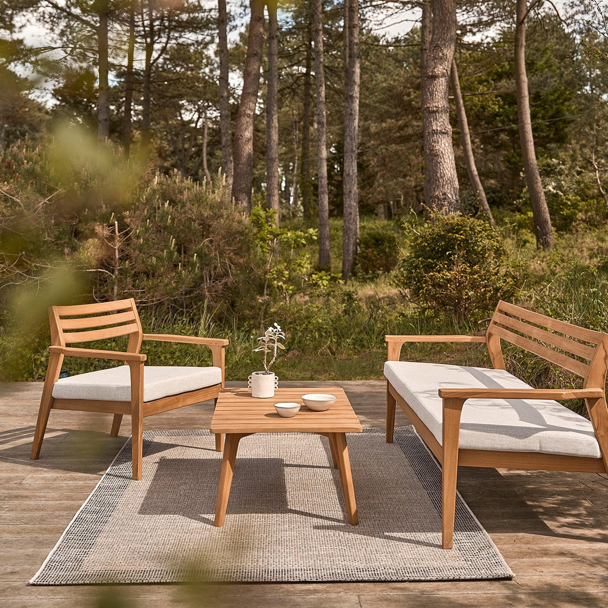 BARI - Garten-Couchtisch aus massivem Teakholz