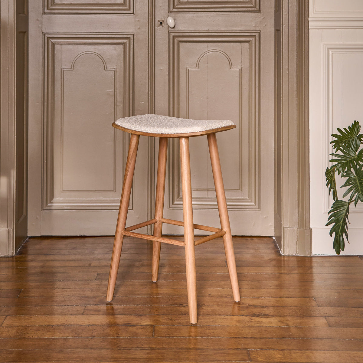 AMBRE - Set aus 2 Barhockern aus massivem Teakholz und Bouclé-Sitz 75 cm
