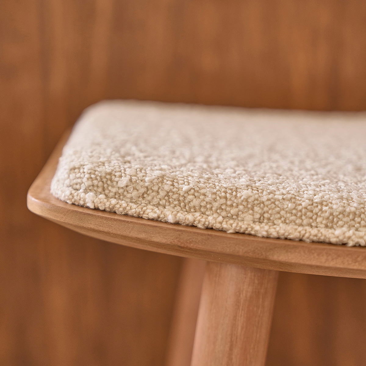 AMBRE - Set aus 2 Barhockern aus massivem Teakholz und Bouclé-Sitz 75 cm
