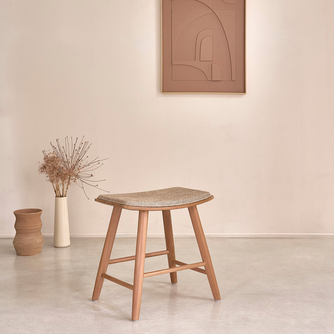 AMBRE - Hocker aus massivem Teakholz und Greige-Samt 45 cm (Kombination aus Grau und Beige)