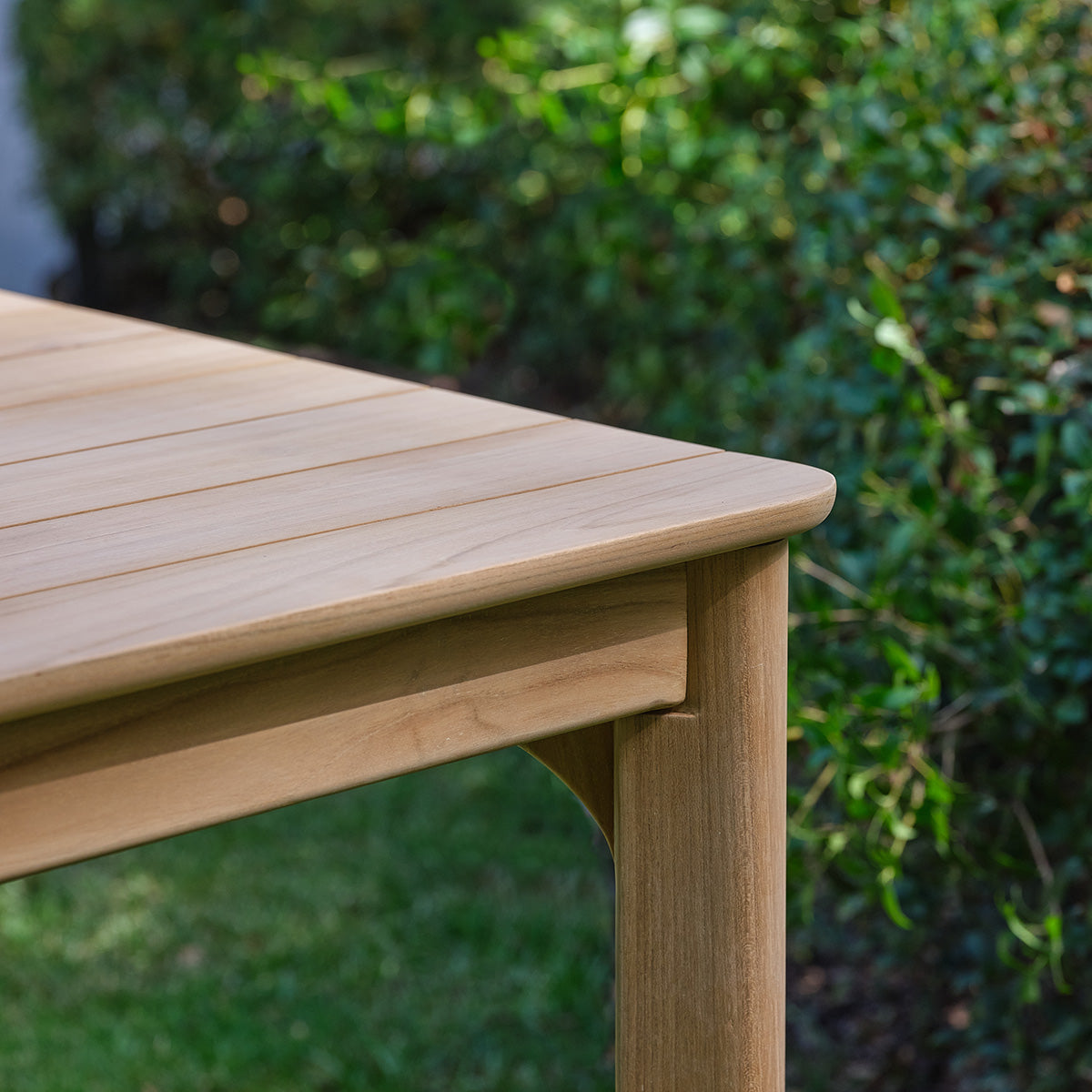 PIANA - Gartentisch aus massivem Teakholz für 8 Personen