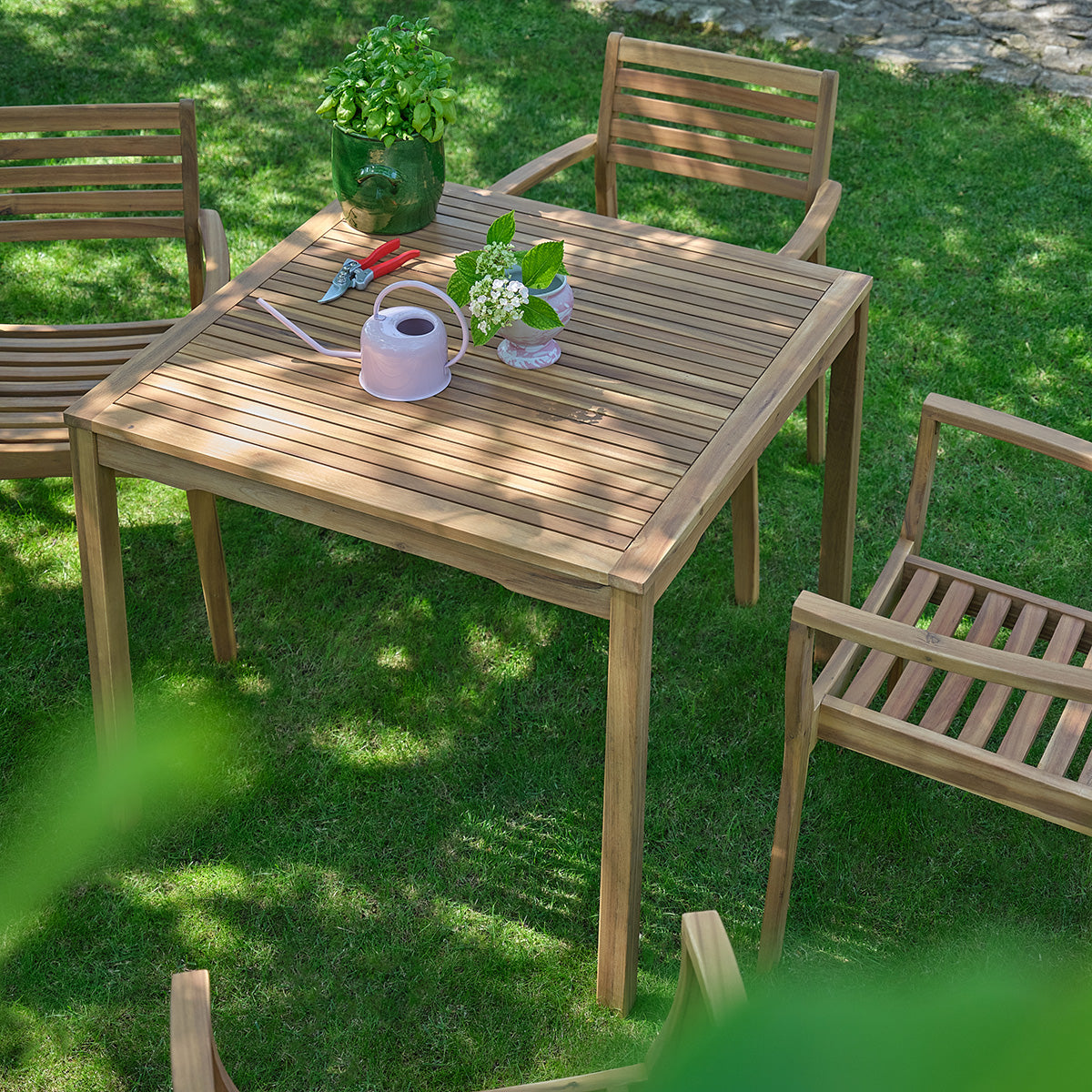 MILOS - Gartentisch aus massivem, geöltem Akazienholz, 90 cm